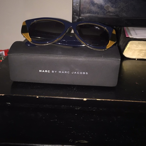 Marc Jacobs shades - Picture 6 of 6